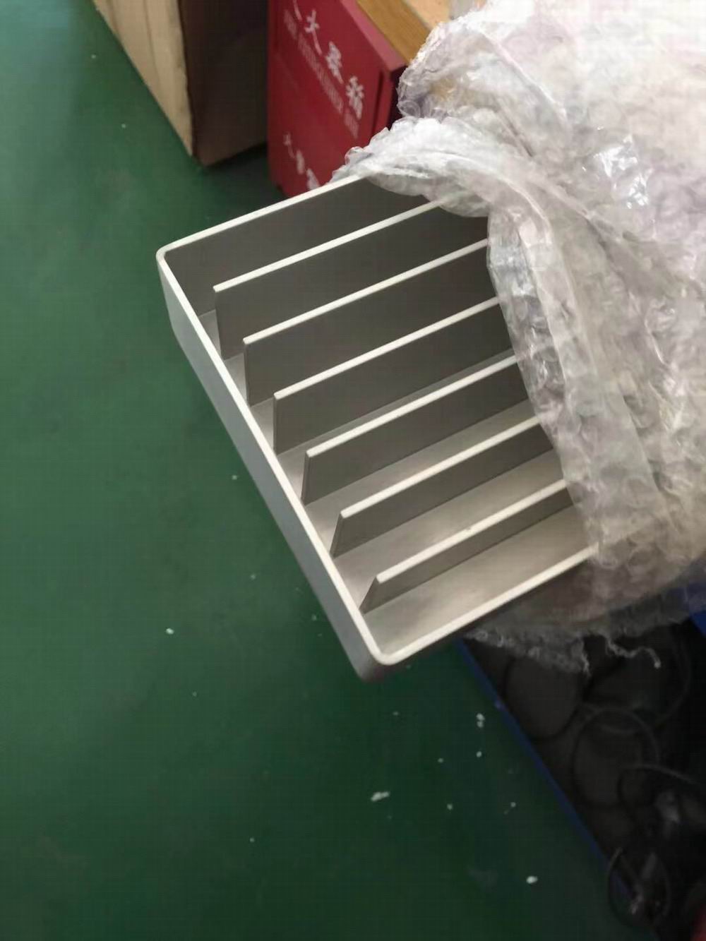 加工焊接的铝件